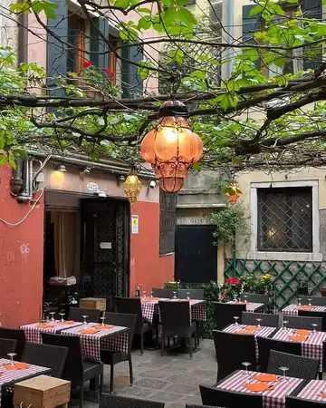 The garden at Trattoria Da Gigi