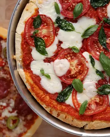 Pizza with tomato, mozzarella and basil